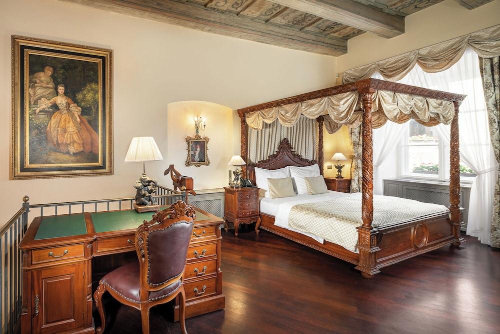 Iron Gate Hotel & Suites Prague by BHG Room Type - Junior Suite