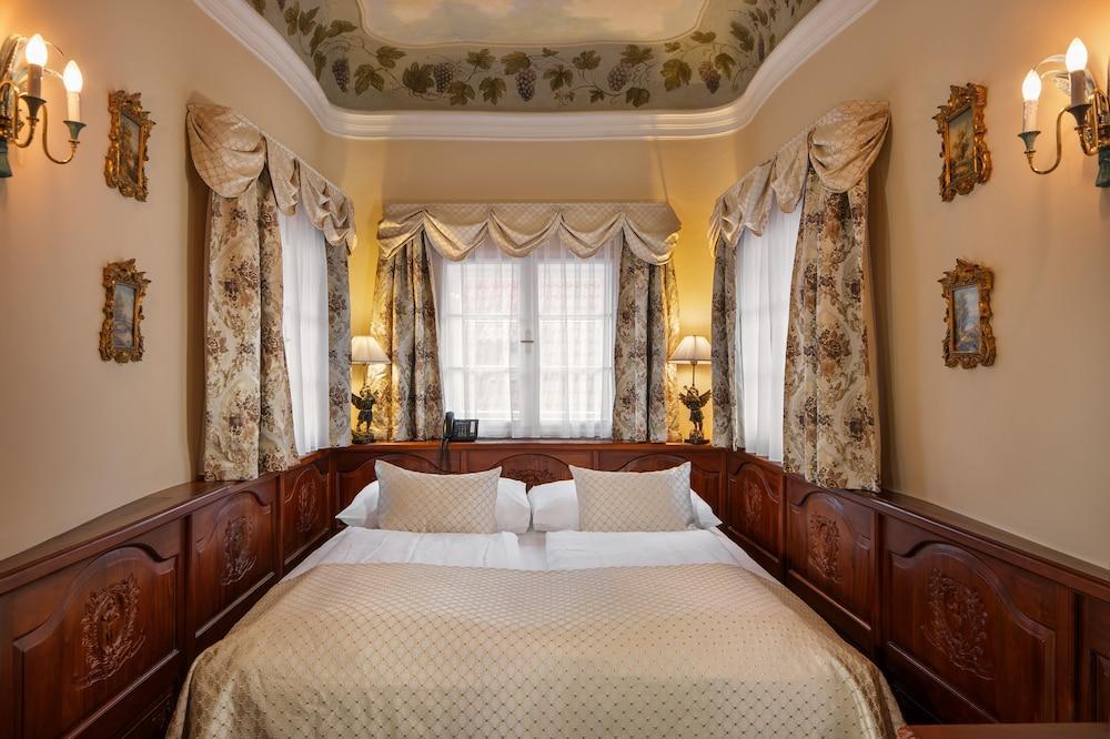 Iron Gate Hotel & Suites Prague by BHG Room Type - Tower Suite