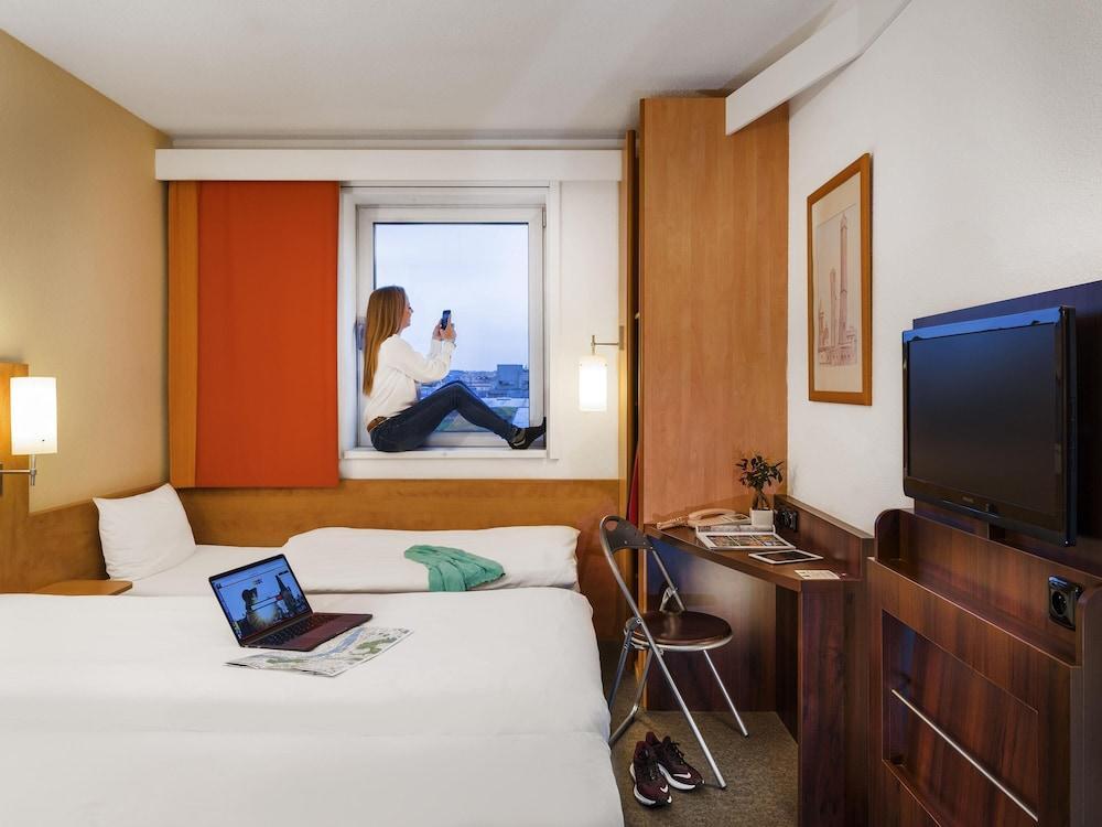 ibis Praha Mala Strana Room Type - Standard Room, Multiple Beds