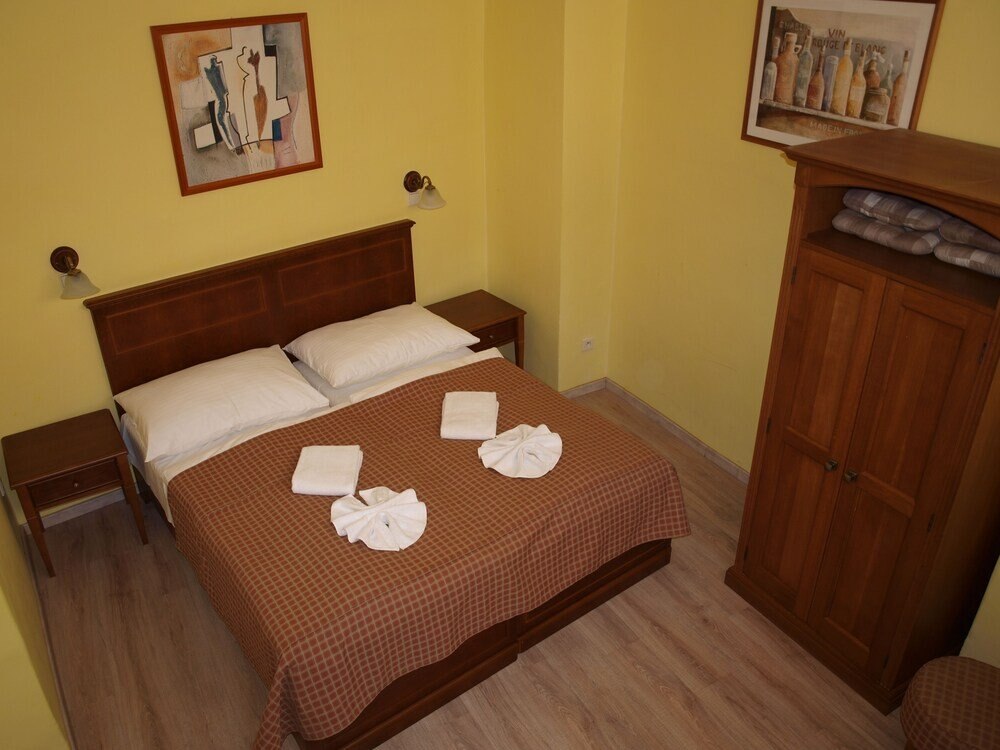 Hotel King George Room Type - Standard Triple Room, 1 Bedroom