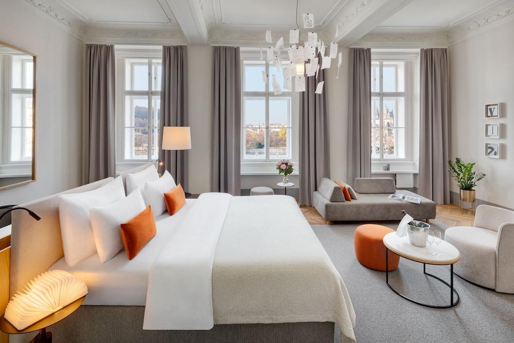 Hotel BOOKQUET Room Type - Royal Apartment