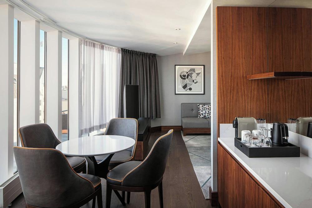 Prague Marriott Hotel Room Type - Club Room, 2 Queen Beds