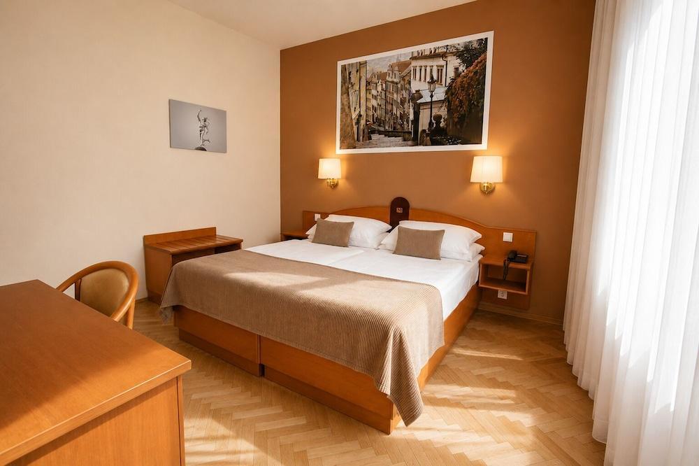 Hotel Merkur - Czech Leading Hotels Room Type - Economy Double or Twin Room