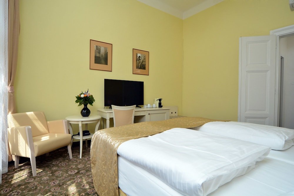 Hotel Metamorphis Room Type - Suite, 1 King Bed