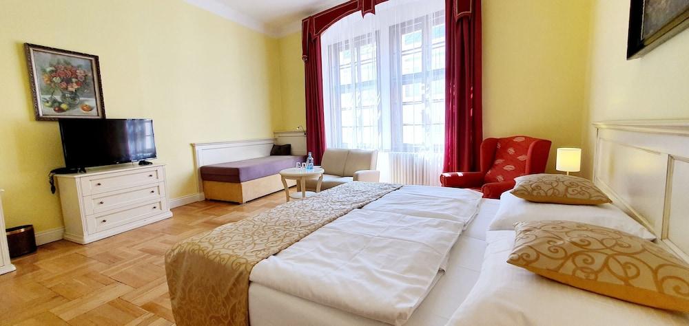 Hotel Metamorphis Room Type - Triple Room