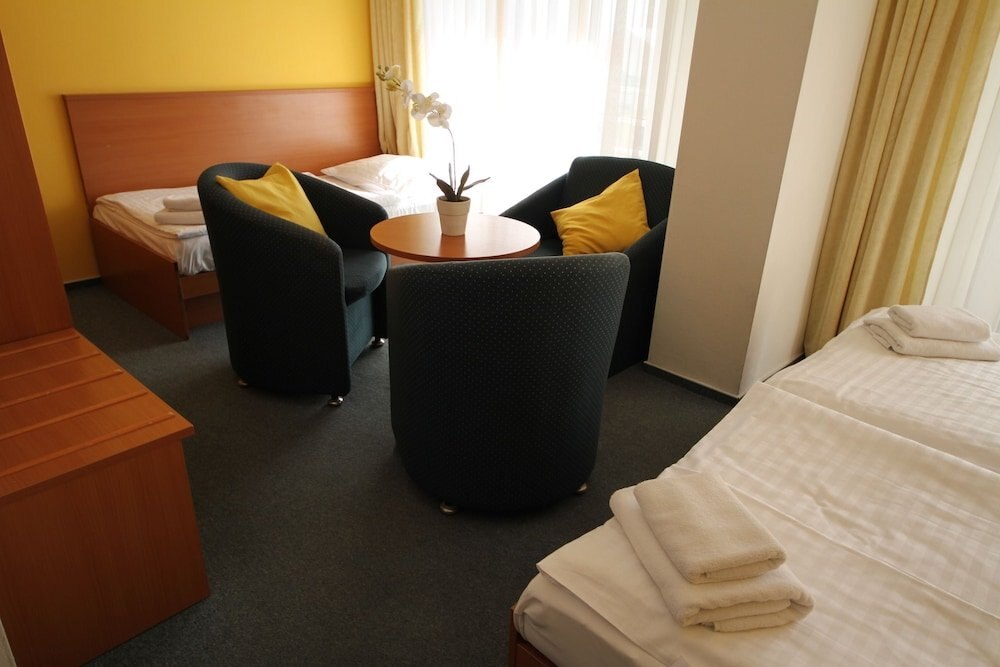 Hotel Meritum Room Type - Standard Triple Room Hotel Meritum Room Type - Standard Triple Room