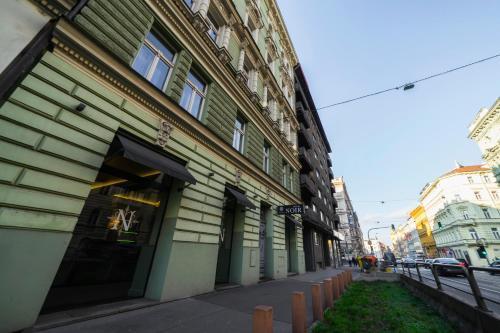 Hotel Noir - Tap to explore photos