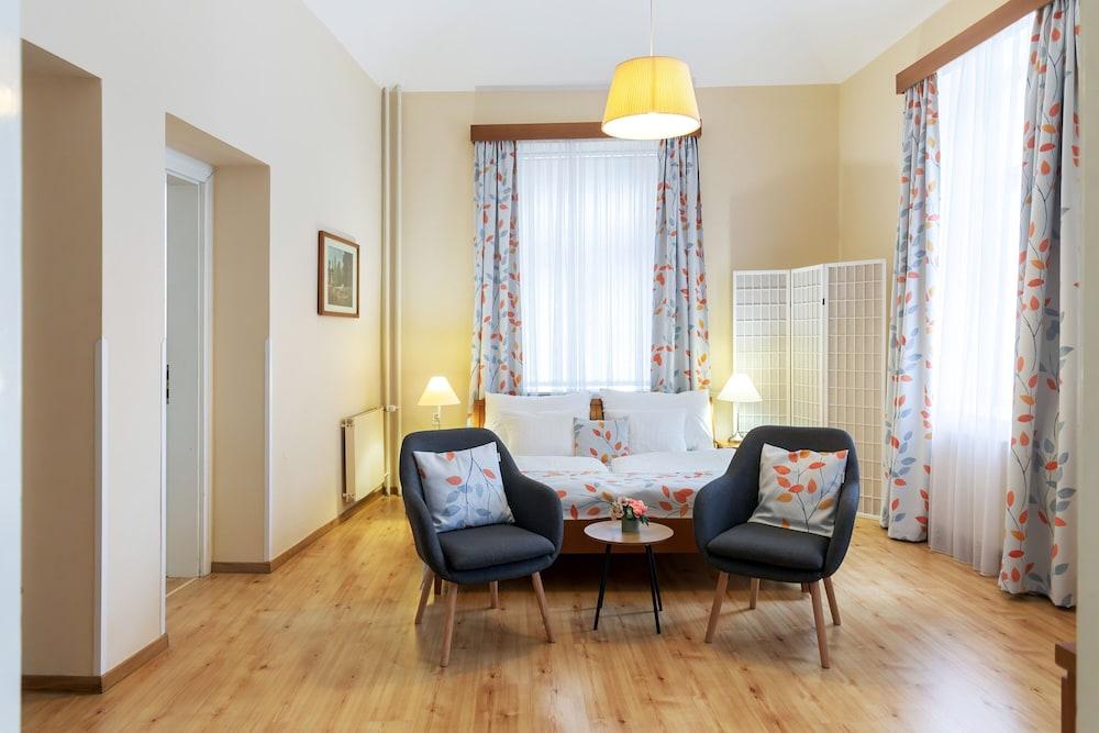 Hotel Orion Room Type - Standard Apartment, 1 Queen Bed, Kitchen, City View
