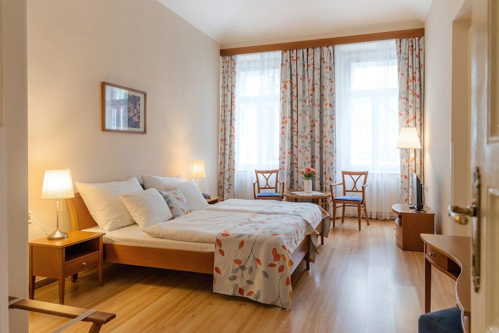 Hotel Orion Room Type - Standard Suite, 2 Bedrooms, Refrigerator & Microwave