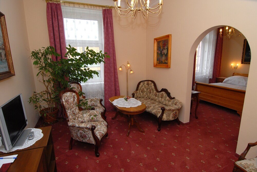 Opera Hotel Room Type - Suite