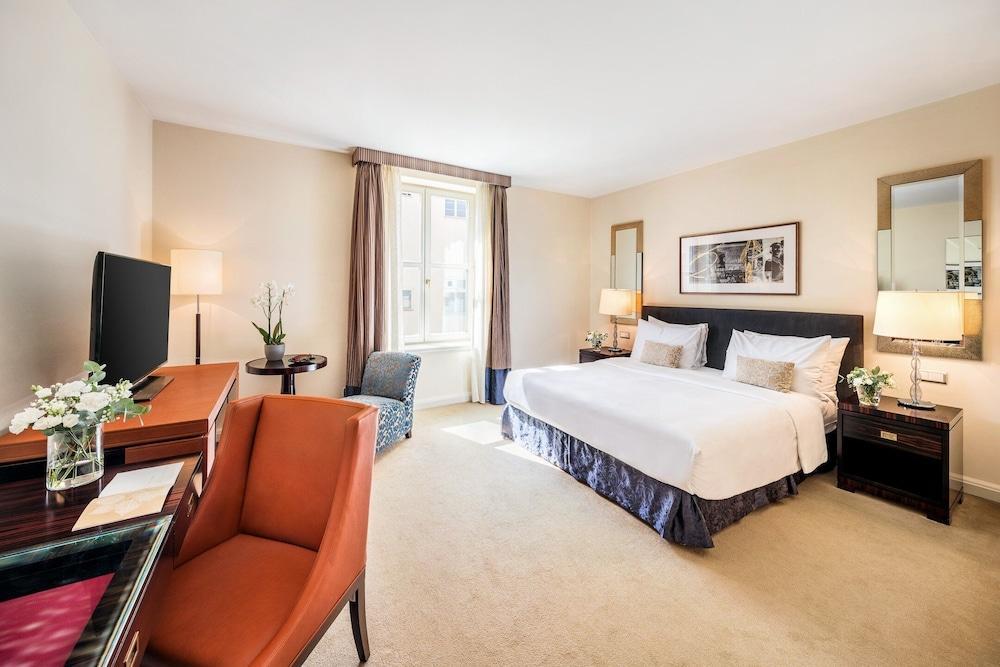 Mandarin Oriental, Prague Room Type - Superior Room, 1 King Bed