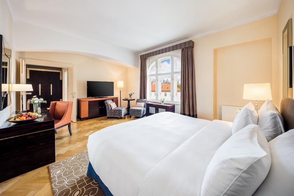 Mandarin Oriental, Prague Room Type - Premier Room, 1 King Bed (Castle View)