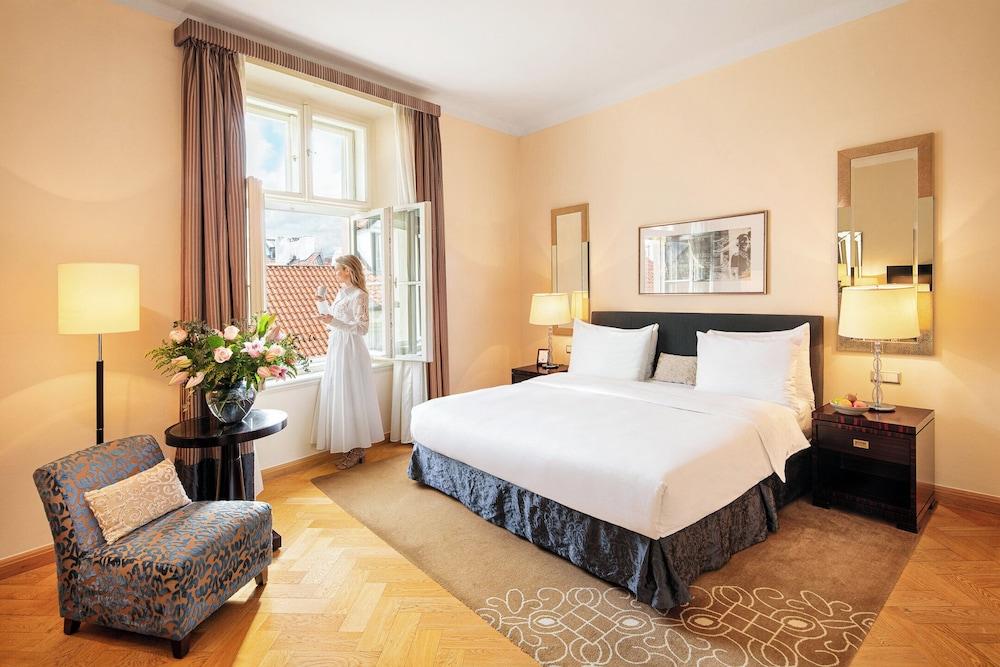 Mandarin Oriental, Prague Room Type - Deluxe Room, 1 King Bed
