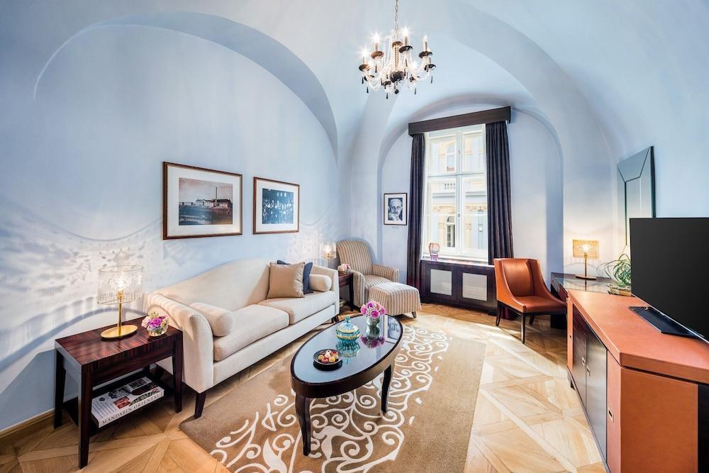 Mandarin Oriental, Prague Room Type - Suite (Moser Crystal)