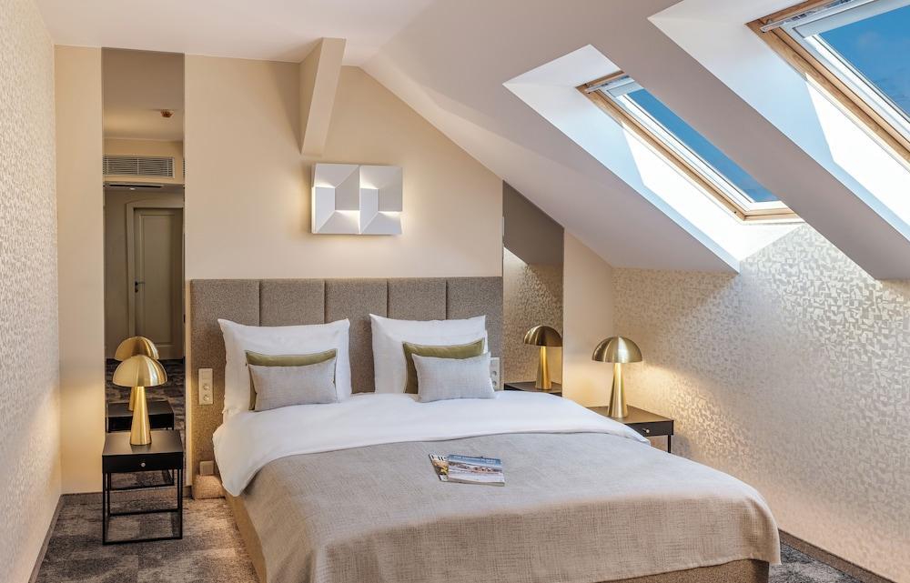 Maestro by Adrez Room Type - Superior Room