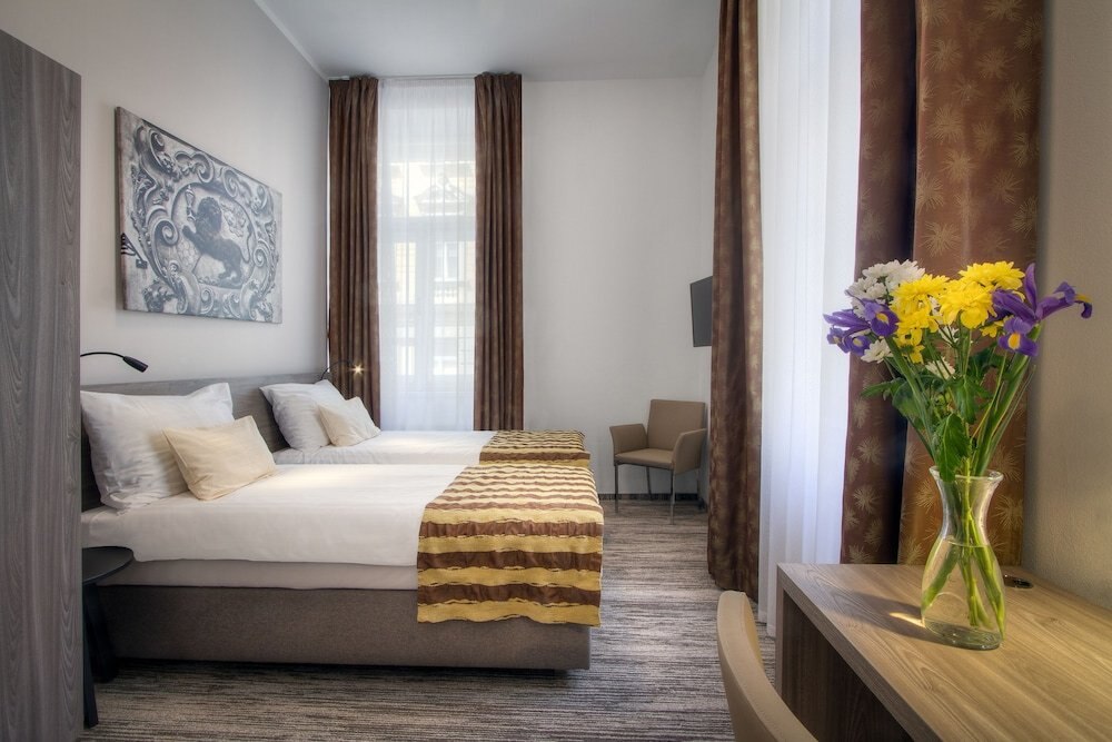 Hotel Pav Room Type - Double or Twin Room