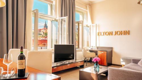 Hotel Klarov - Tap to explore photos