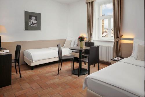 Hotel Praga 1 - Tap to explore photos