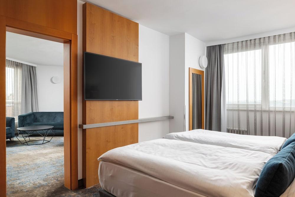 OREA Hotel Pyramida Praha Room Type - Family Suite, Pool Access