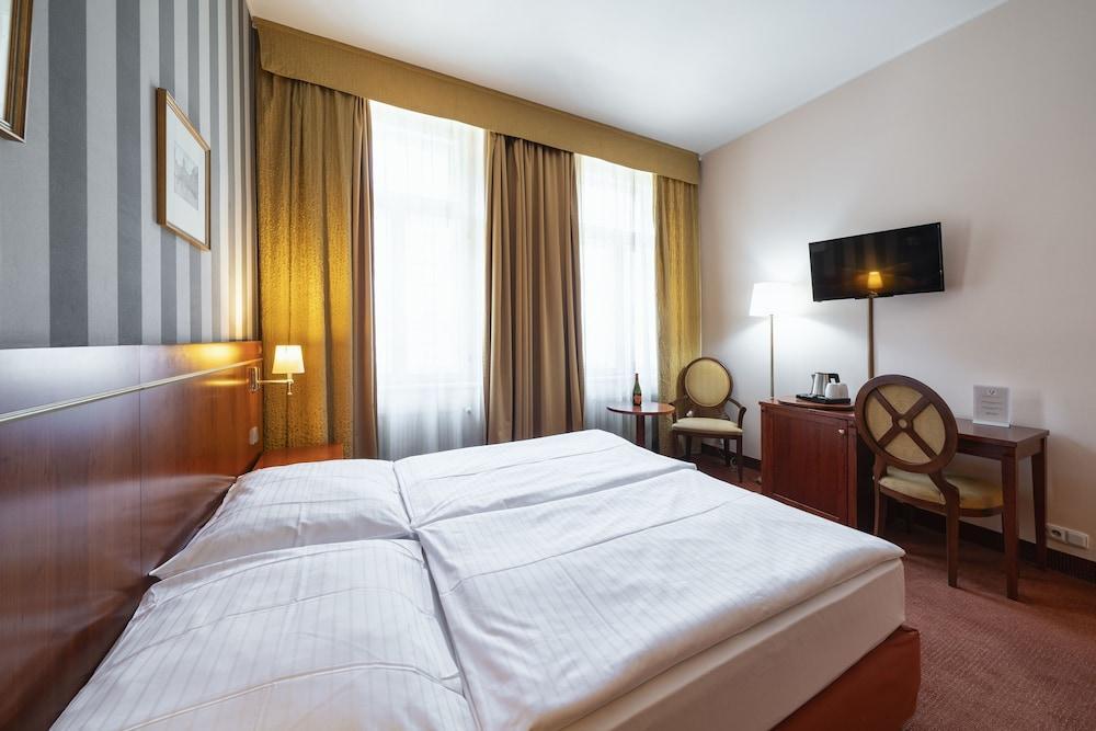 Hotel Raffaello Prague Room Type - Double Room, Balcony