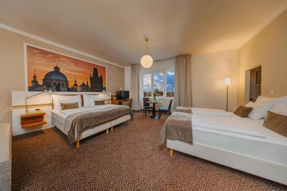 Metropolitan Old Town Hotel - Czech Leading Hotels Room Type - Family Room