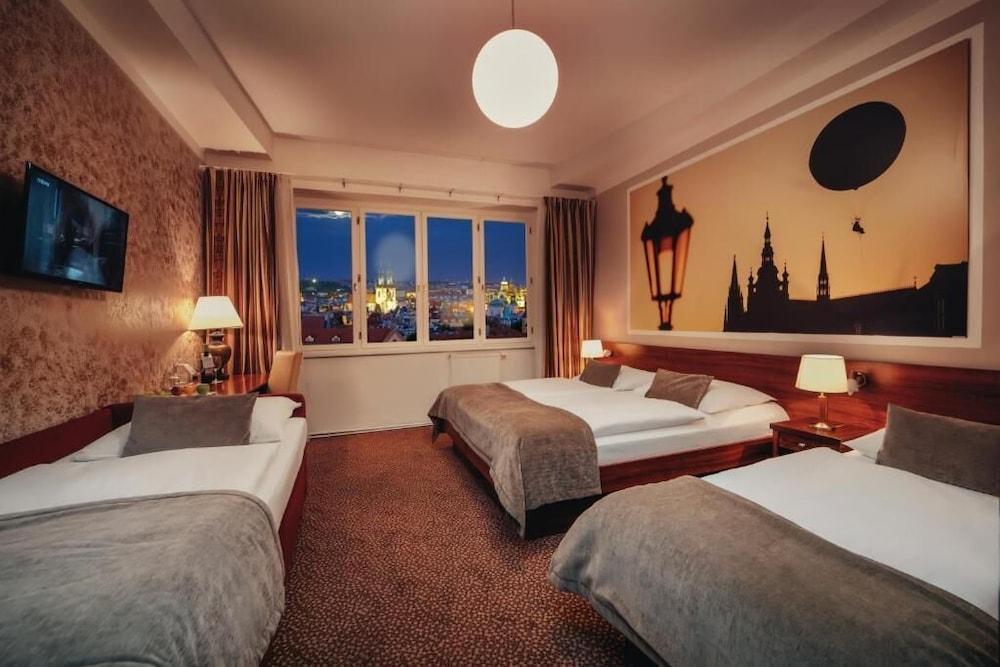 Metropolitan Old Town Hotel - Czech Leading Hotels Room Type - Quadruple Room Metropolitan Old Town Hotel - Czech Leading Hotels Room Type - Quadruple Room