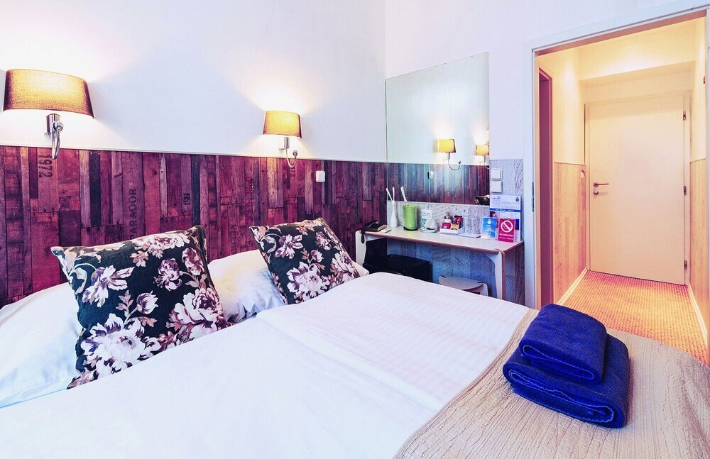 Royal Court Hotel Room Type - Standard Double or Twin Room