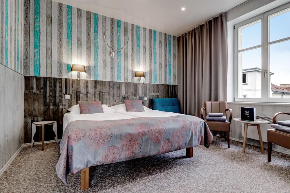 Royal Court Hotel Room Type - Superior Double or Twin Room