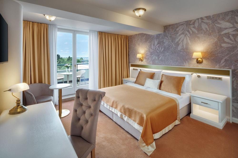 Hotel Savoy Room Type - Deluxe Double Room, Balcony