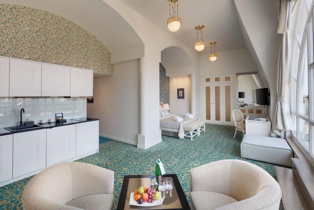 Hotel Savoy Room Type - Savoy Suite with Terrace