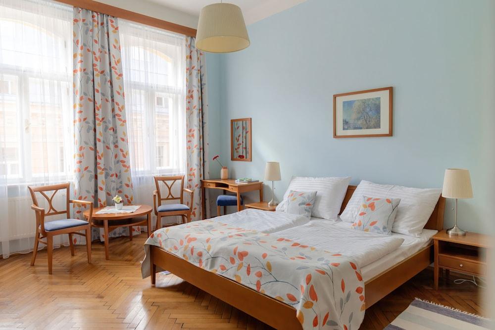 Sibelius Apartments Prague - Art Nouveau Residence 1902 Room Type - Standard Apartment, 2 Twin Beds, Kitchen, City View
