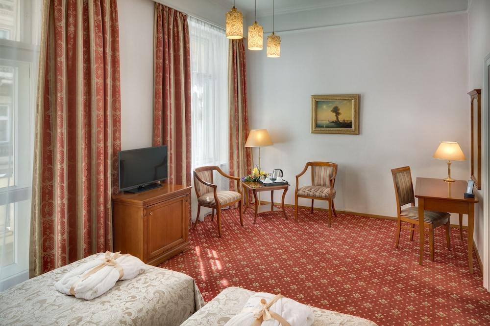Boutique Hotel Seven Days Prague - Tap to explore photos