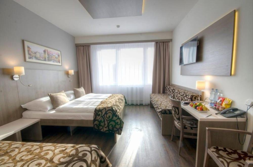 Wellness Hotel Step Room Type - Deluxe Triple Room (90 min Water and sauna world Access)