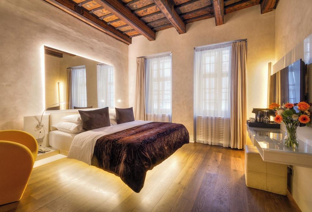 Hotel Three Storks Room Type - Superior Double Room Hotel Three Storks Room Type - Superior Double Room