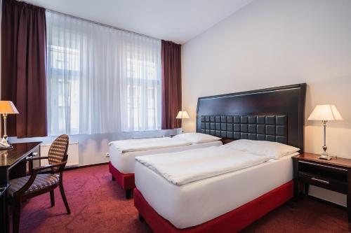 EA Hotel Tosca - Tap to explore photos