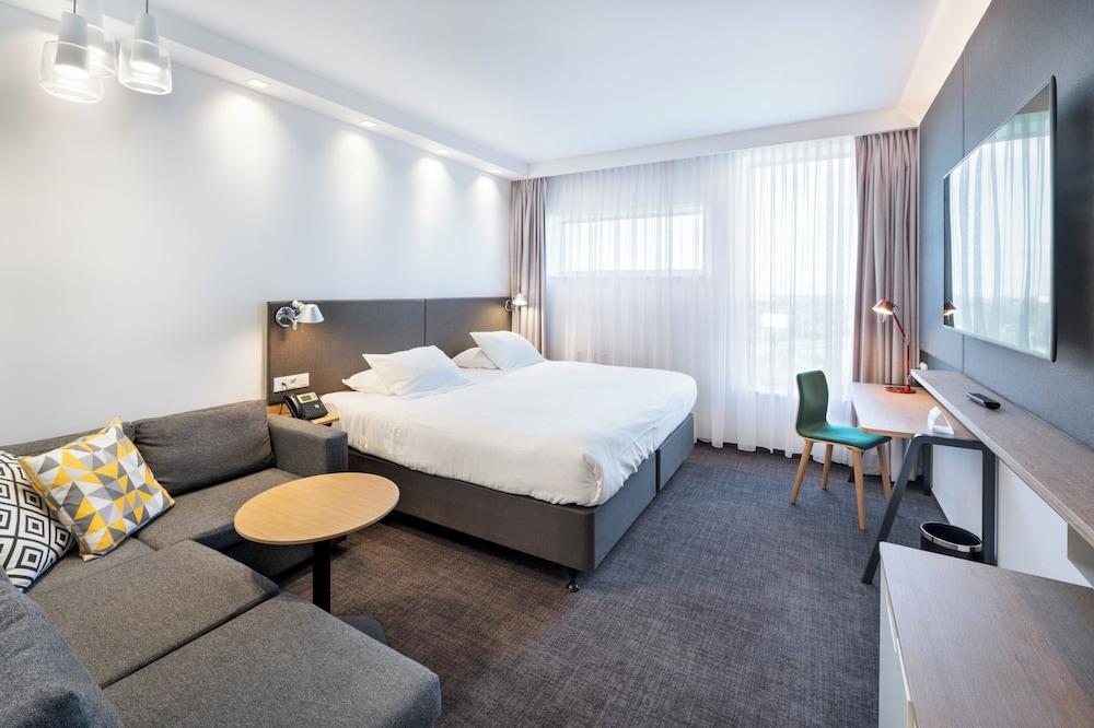 Holiday Inn Prague Airport - Tap to explore photos