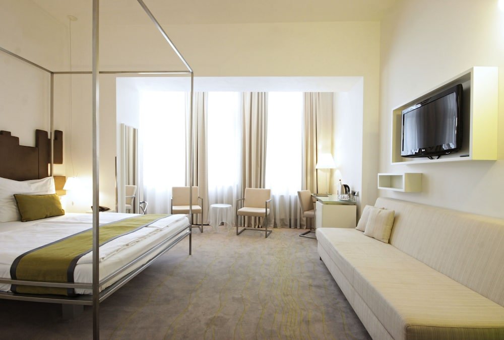 Pure White Room Type - Quadruple Room Pure White Room Type - Quadruple Room