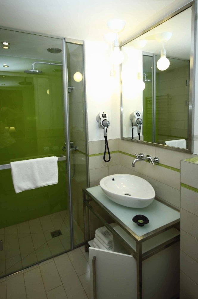 Pure White Room Type - Triple Room