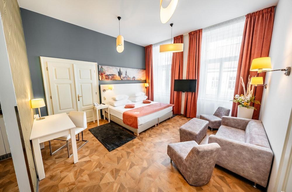 Grandium Hotel Prague Room Type - Junior Suite