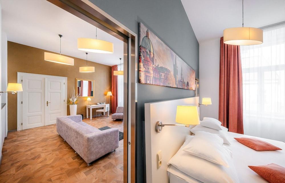 Grandium Hotel Prague Room Type - Junior Suite