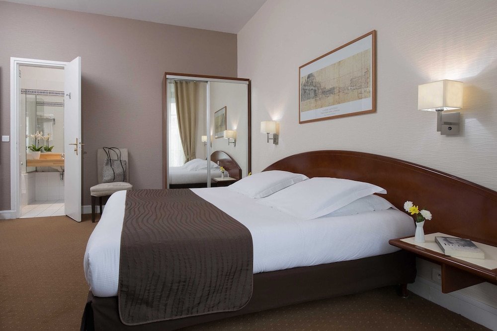 أوتل إكسلسيور أوبيرا