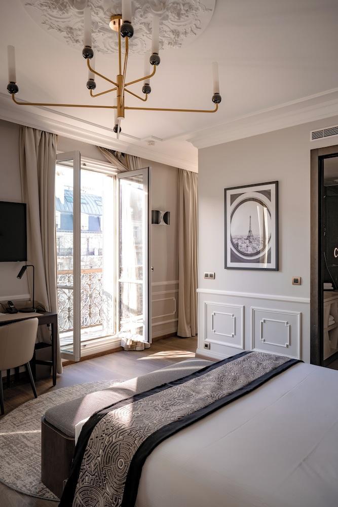 La Clef Tour Eiffel Paris by The Crest Collection Room Type - Premium Room (Superior)