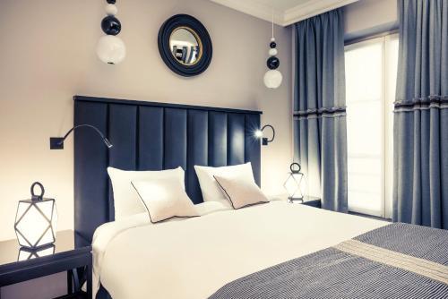Mercure Paris Arc de Triomphe Wagram - Tap to explore photos