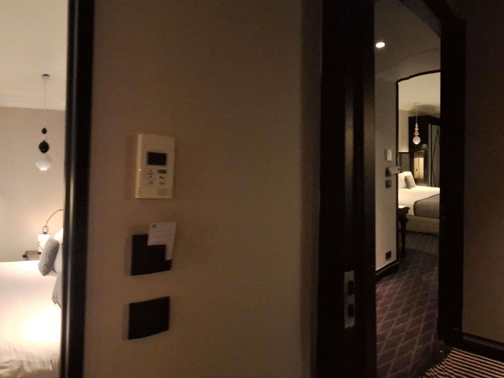 Mercure Paris Arc de Triomphe Wagram Room Type - Room, 2 Double Beds (2 Rooms close together)