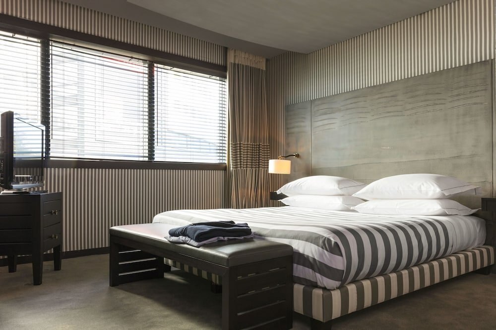 Hotel Square Room Type - Classic Room