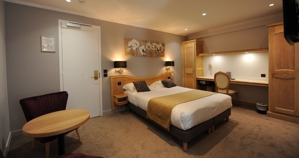 Hôtel du Midi Paris Montparnasse Room Type - Deluxe Double Room, 1 Queen Bed
