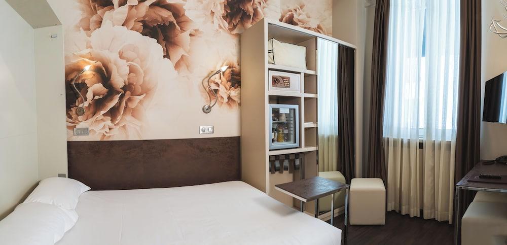 Vivaldi Hotel Room Type - Traditional Room