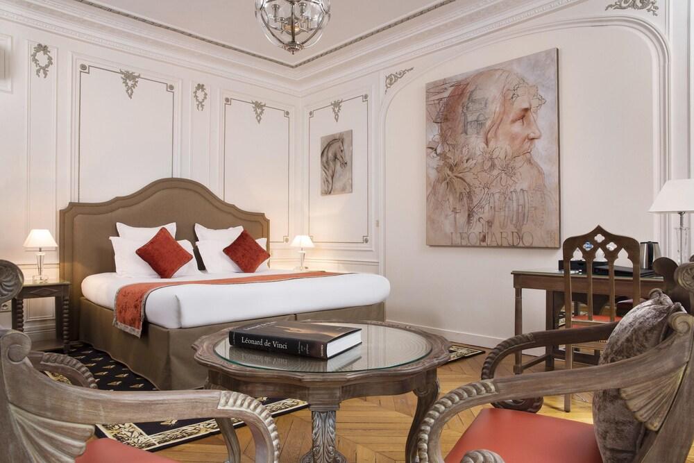 Hôtel & Spa de Latour Maubourg Room Type - Privilege Triple Room Hôtel & Spa de Latour Maubourg Room Type - Privilege Triple Room
