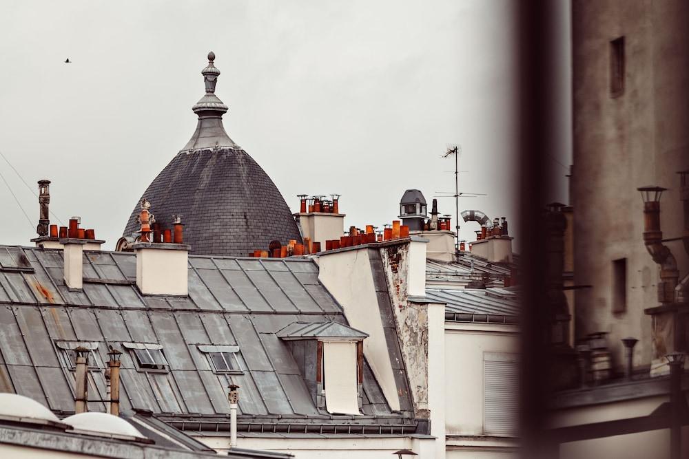 Hôtel des Académies et des Arts - Tap to explore photos