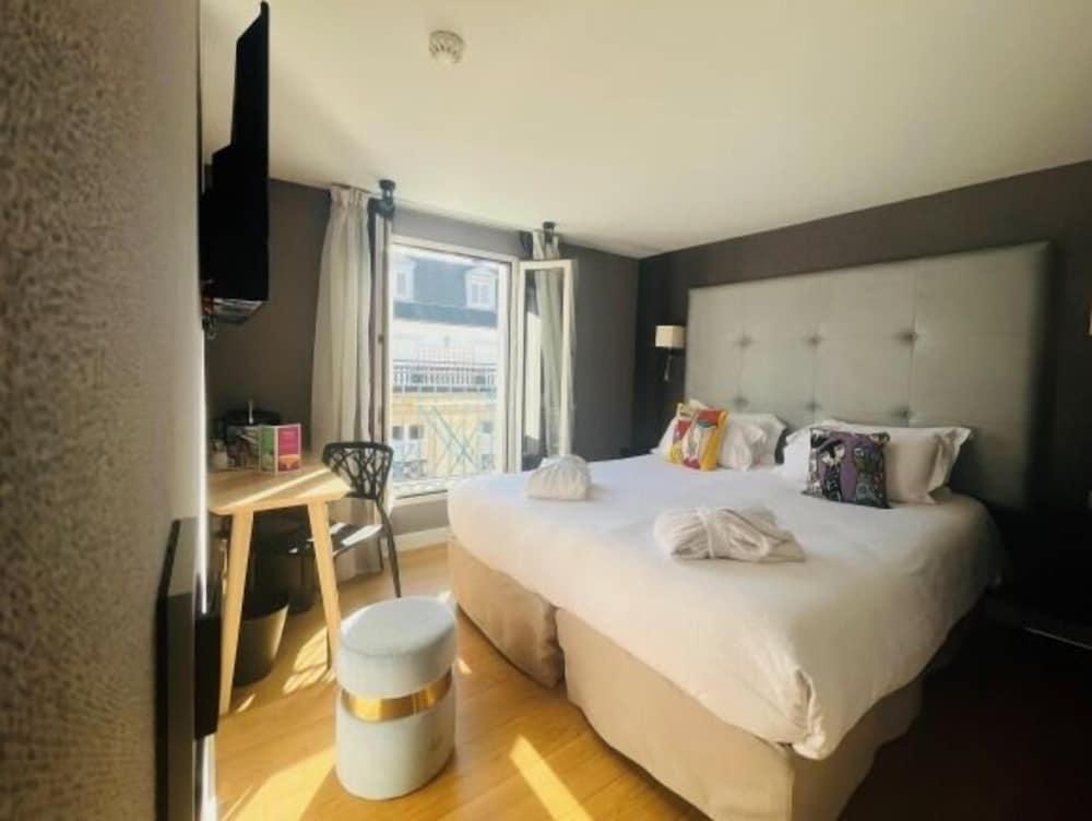 Hotel Opera Marigny Room Type - Deluxe Room, Balcony